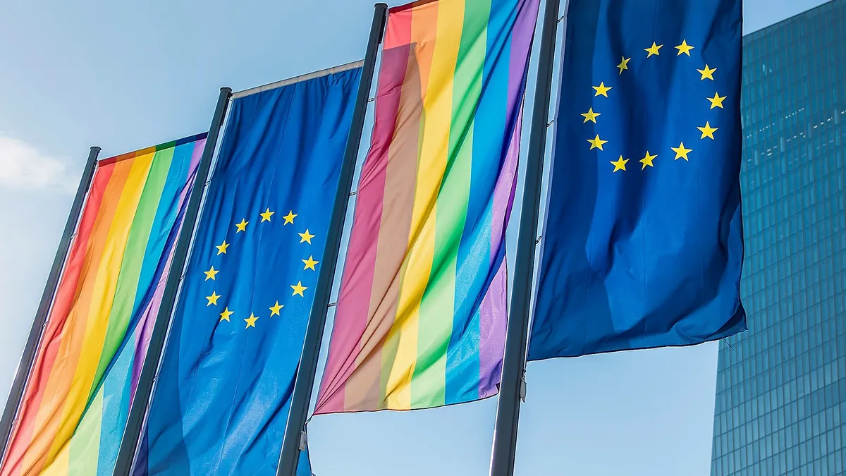 Curtea de Justiție a Uniunii Europene obligă toate țările blocului comunitar să recunoască căsătoriile între persoane de același sex. Polonia se opune și este criticată oficial