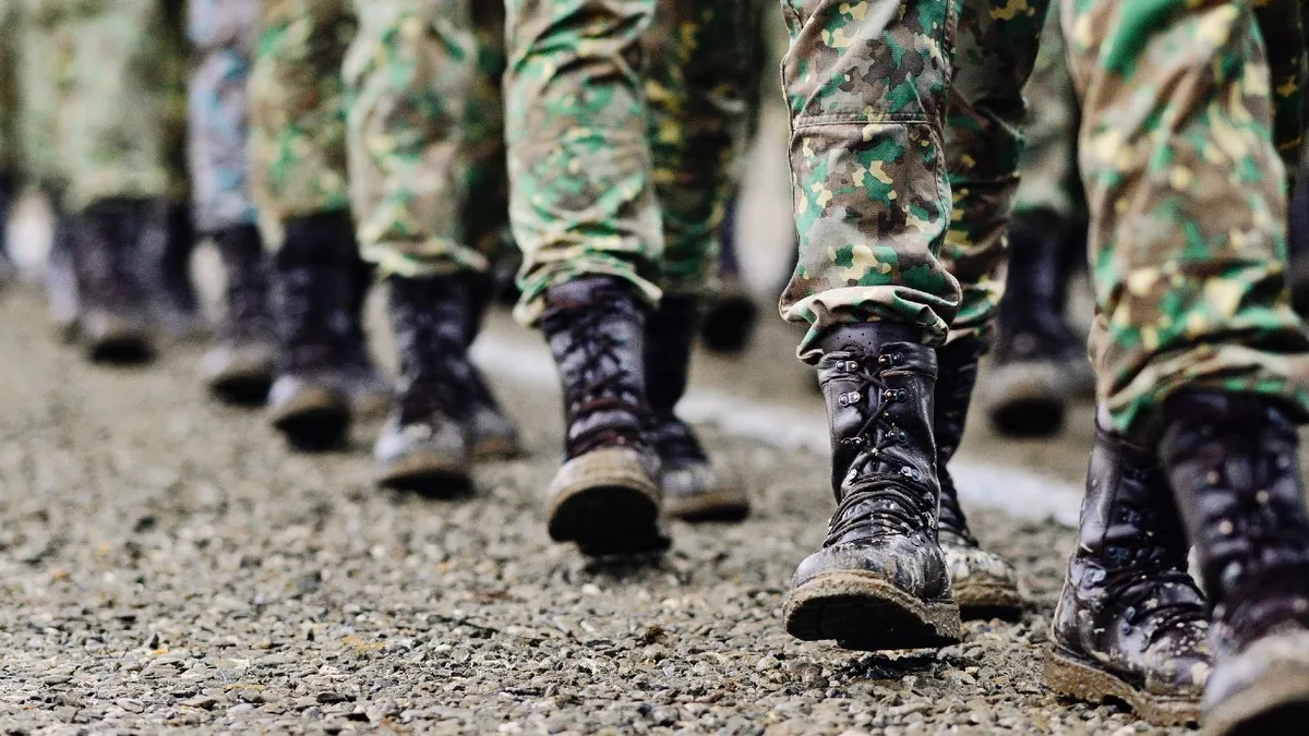 Țara din Europa care introduce serviciul militar voluntar: au fost trimise aproape 150.000 de scrisori de informare. Cei care se prezintă beneficiază de o soldă de 2.000 de euro/lună