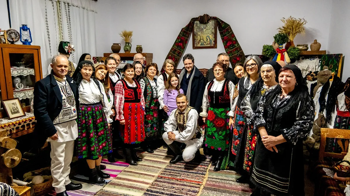 Nicușor Dan a petrecut Crăciunul în Ileni, satul de origine al bunicilor săi