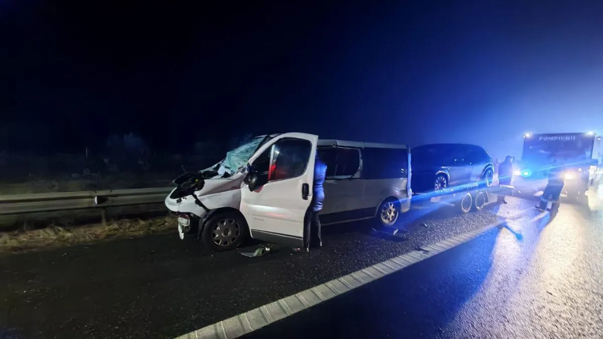 Accident grav pe autostrada A1, în zona Săliște. Patru răniți, printre care doi copii, după coliziunea dintre două microbuze