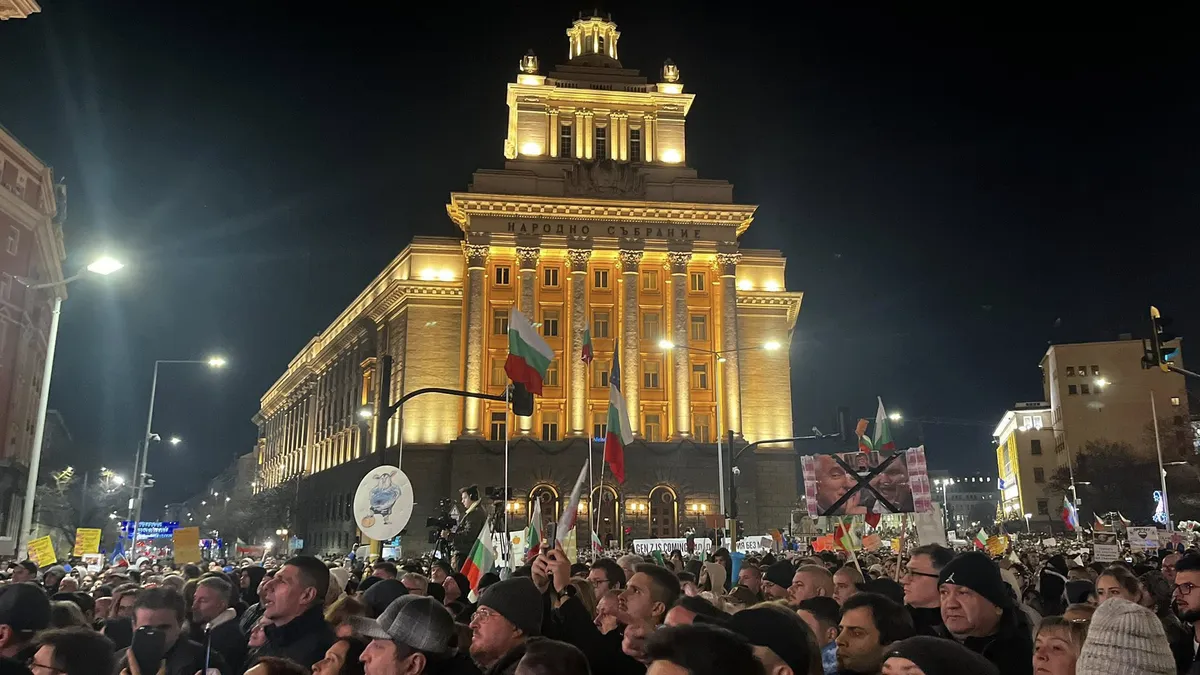 Proteste de amploare în Bulgaria. Zeci de mii de studenți au manifestat la Sofia și în alte 13 orașe din țară