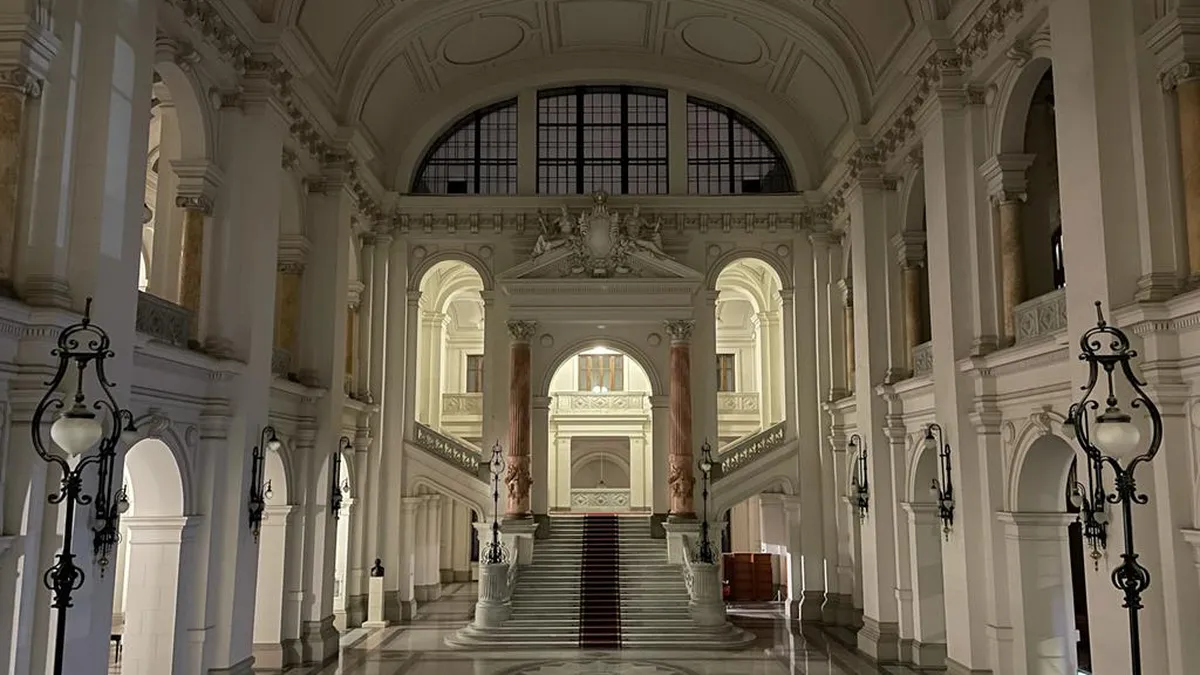 Curtea de Apel Bucureşti, aşteptată să decidă asupra suspendării judecătorilor CCR Busuioc şi Dragoş