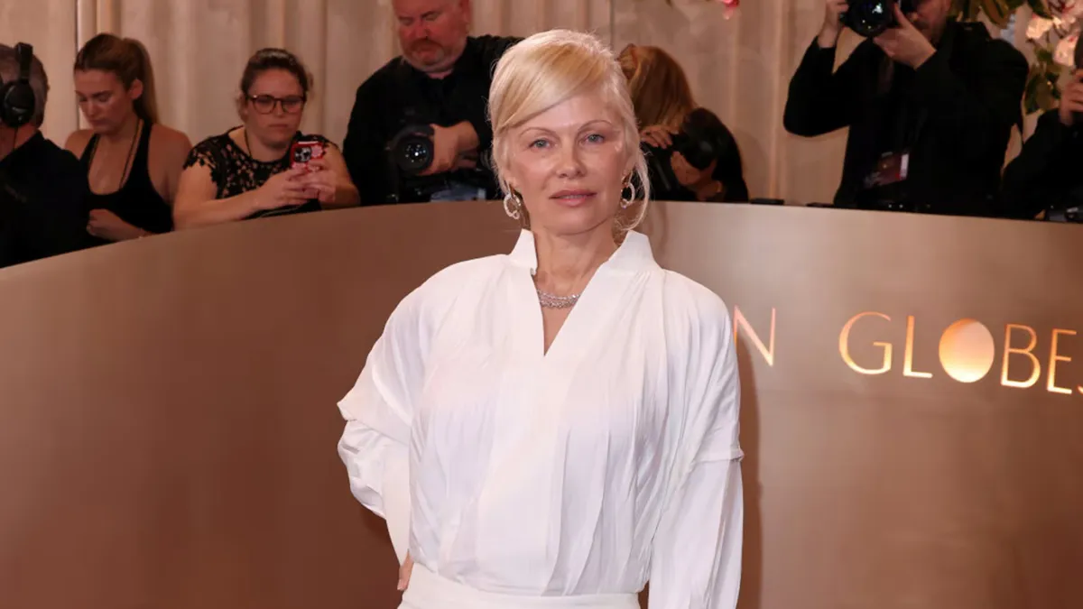 De ce a fugit Pamela Anderson de la ceremonia Globurilor de Aur 2026