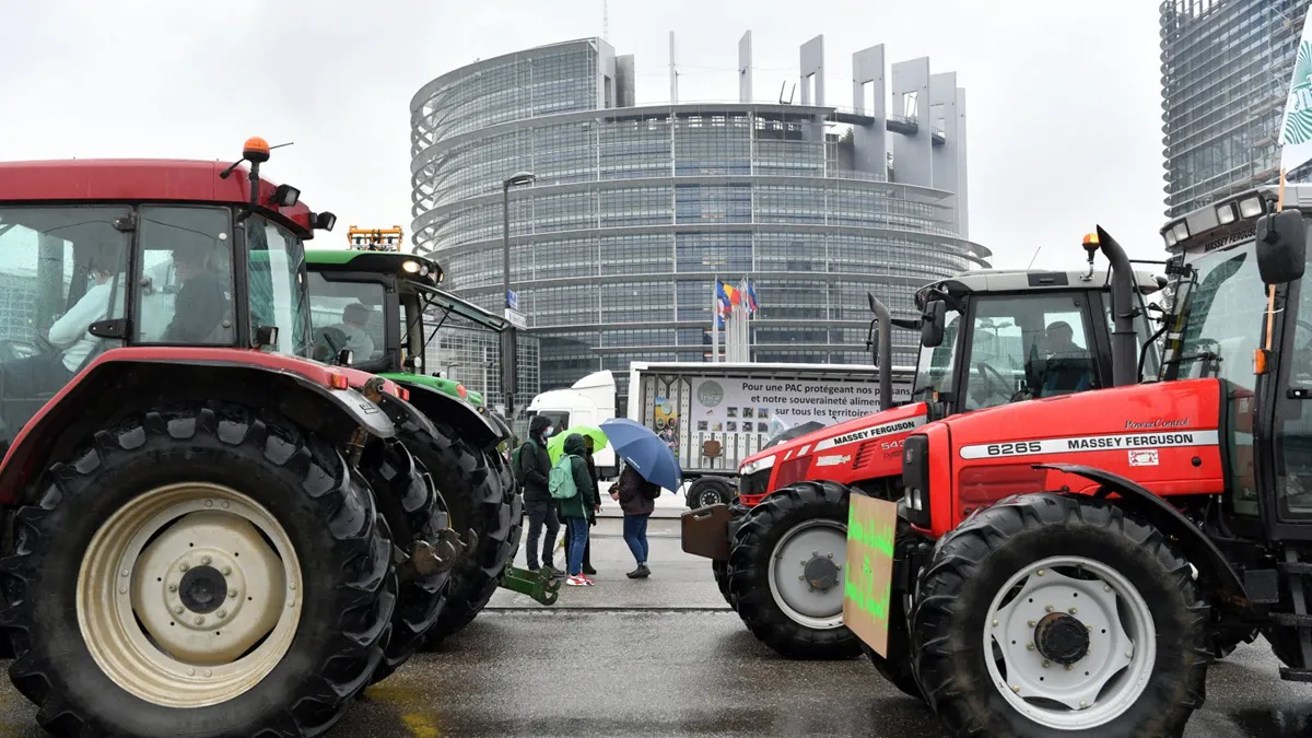 Fermierii români participă, marți, la Strasbourg, la protestele împotriva Acordului Mercosur