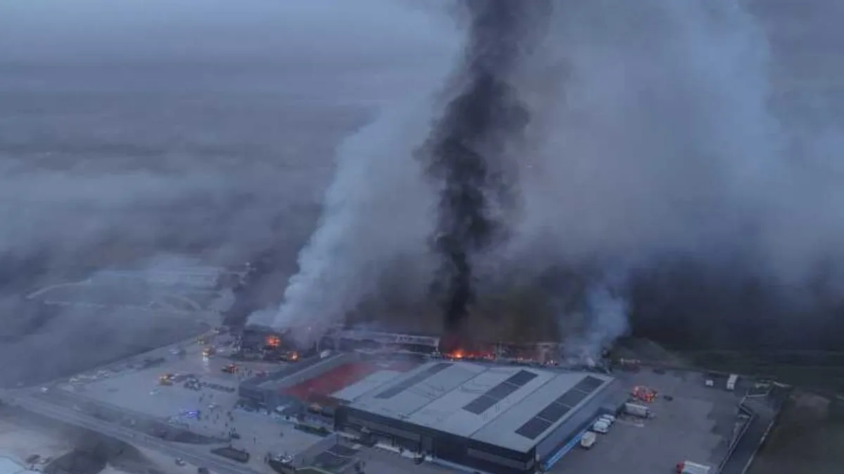 Explozie uriașă la o fabrică de biscuiți din Grecia. Cinci angajate date dispărute, opt rănite