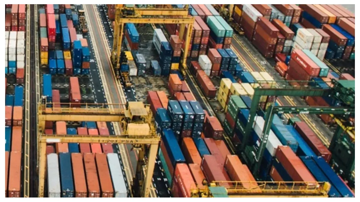 Deficitul comercial al României a scăzut ușor în primele 11 luni din 2025, la aproape 30 miliarde euro