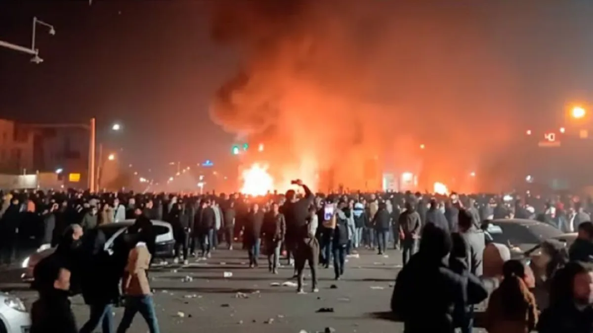 Noi proteste la Teheran, sub amenințarea represiunii. Iranul, izolat de lume după blocarea internetului
