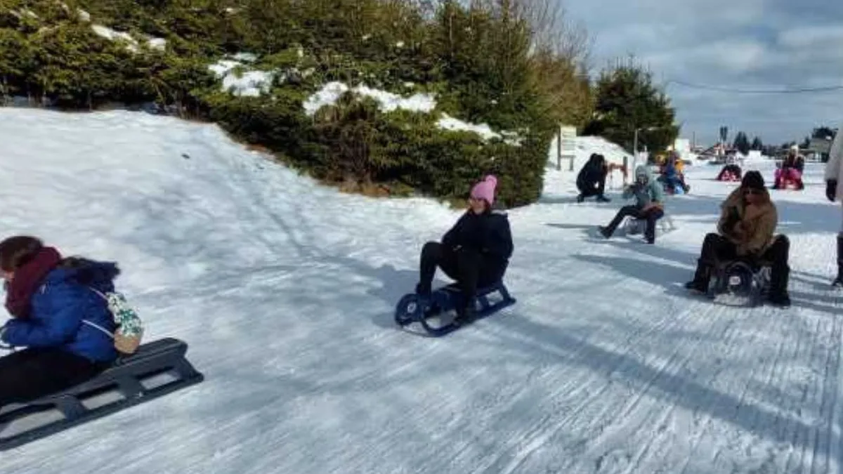 Sibienii rămân fără sănii după ninsoarea din weekend. Rafturile magazinelor sunt goale