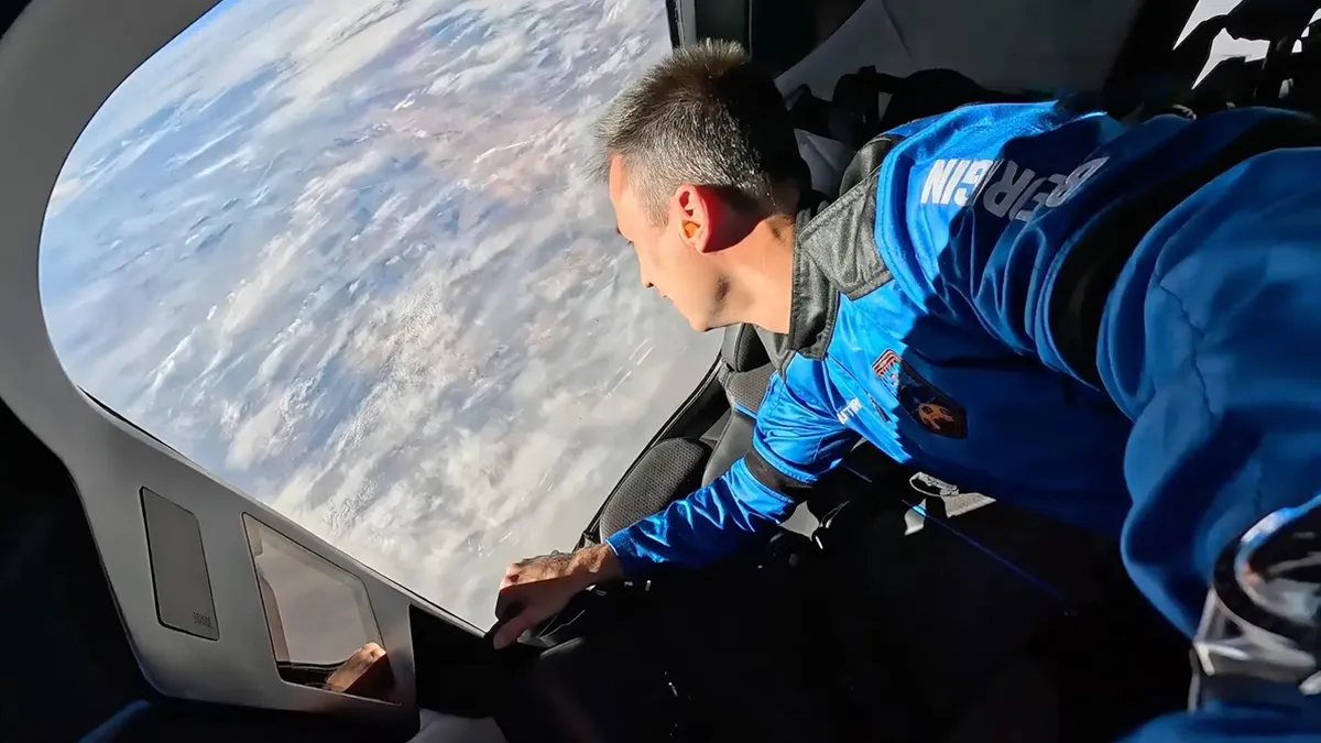 Weekend Blue Origin abandonează turismul spațial și se pregătește să trimită astronauți pe Lună