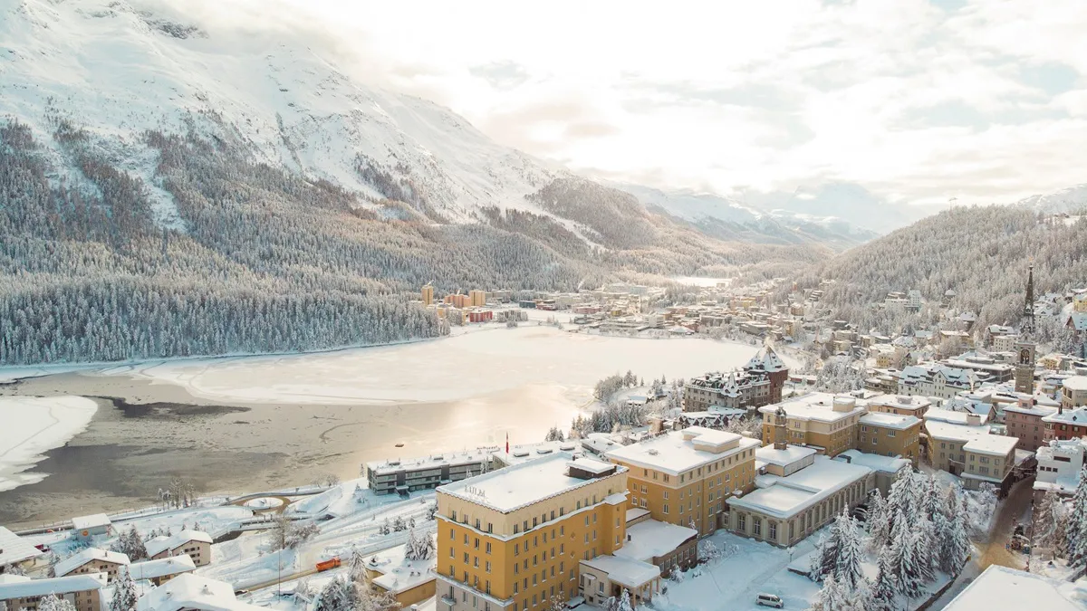 St. Moritz, paradisul elvețian al luxului de iarnă: schi, spa-uri exclusiviste și experiențe gourmet pentru cei bogați