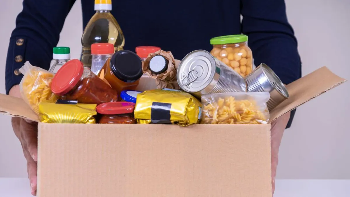 Două termene pe etichetele alimentelor. Propunerea comercianților pentru reducerea risipei alimentare