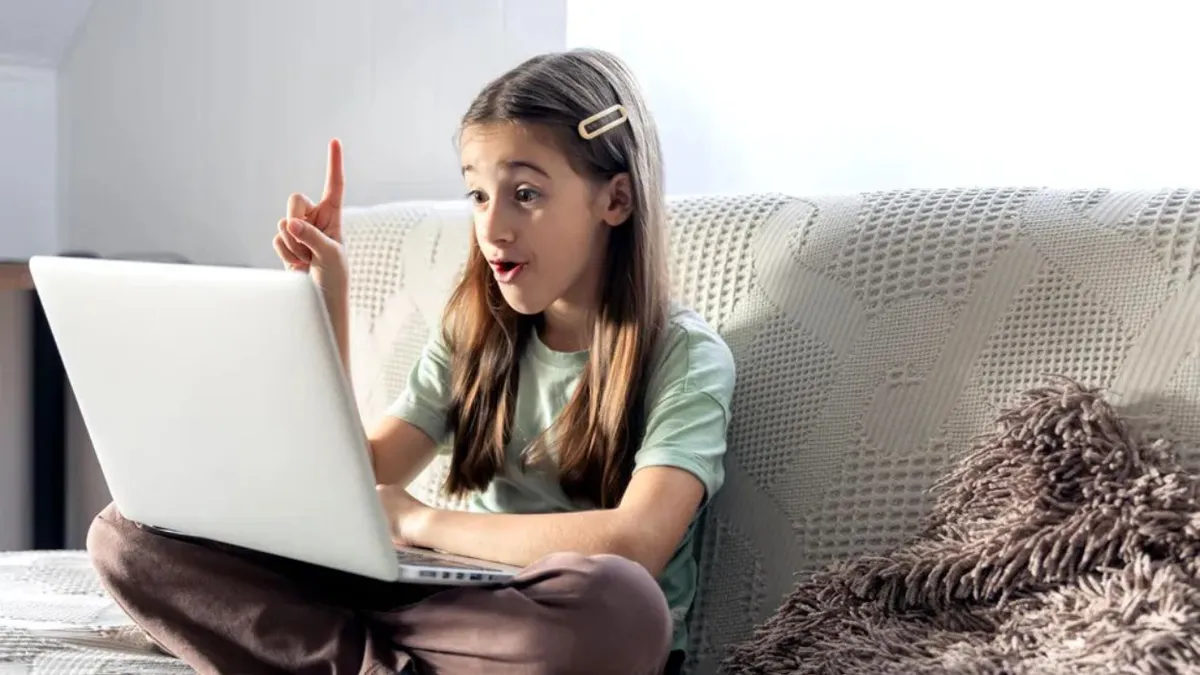 Copiii României, singuri pe internet. Hărțuirea și conținutul periculos devin normalitate