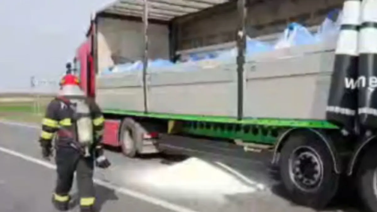 Accident cu substanță periculoasă pe DN6. Zonă evacuată din cauza riscului de explozie