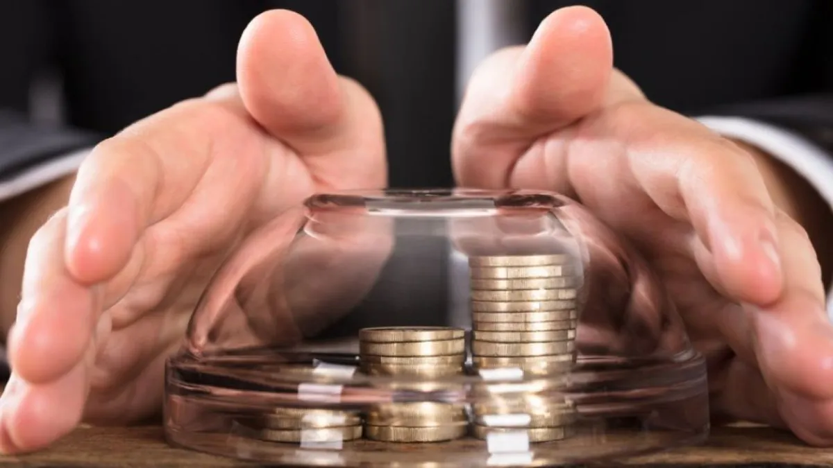 Depozitele românilor continuă să crească, dar inflația reduce câștigul real