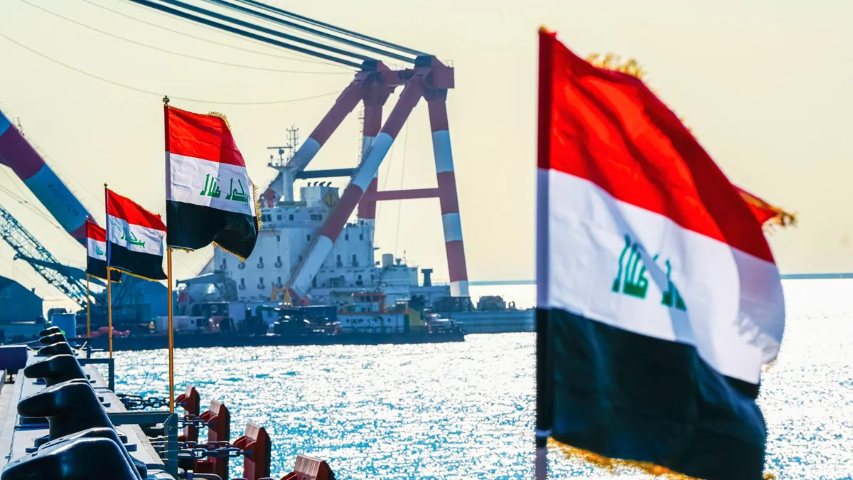 Irakul suspendă operațiunile portuare petroliere după atacurile asupra a două petroliere