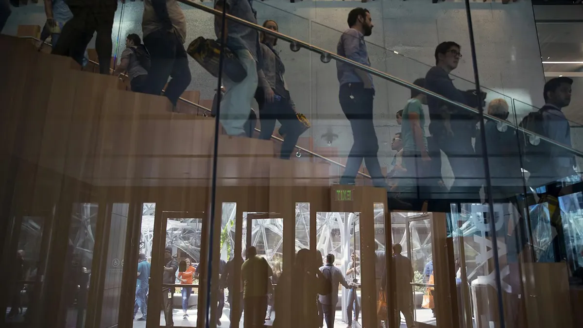 Deloitte: „Change fatigue” – epuizarea cauzată de schimbările frecvente reprezintă o provocare majoră pentru angajați