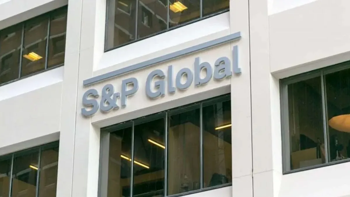 S&P Global avertizează: prăbuşirea coaliţiei de guvernare poate complica negocierile privind bugetul României pentru 2027