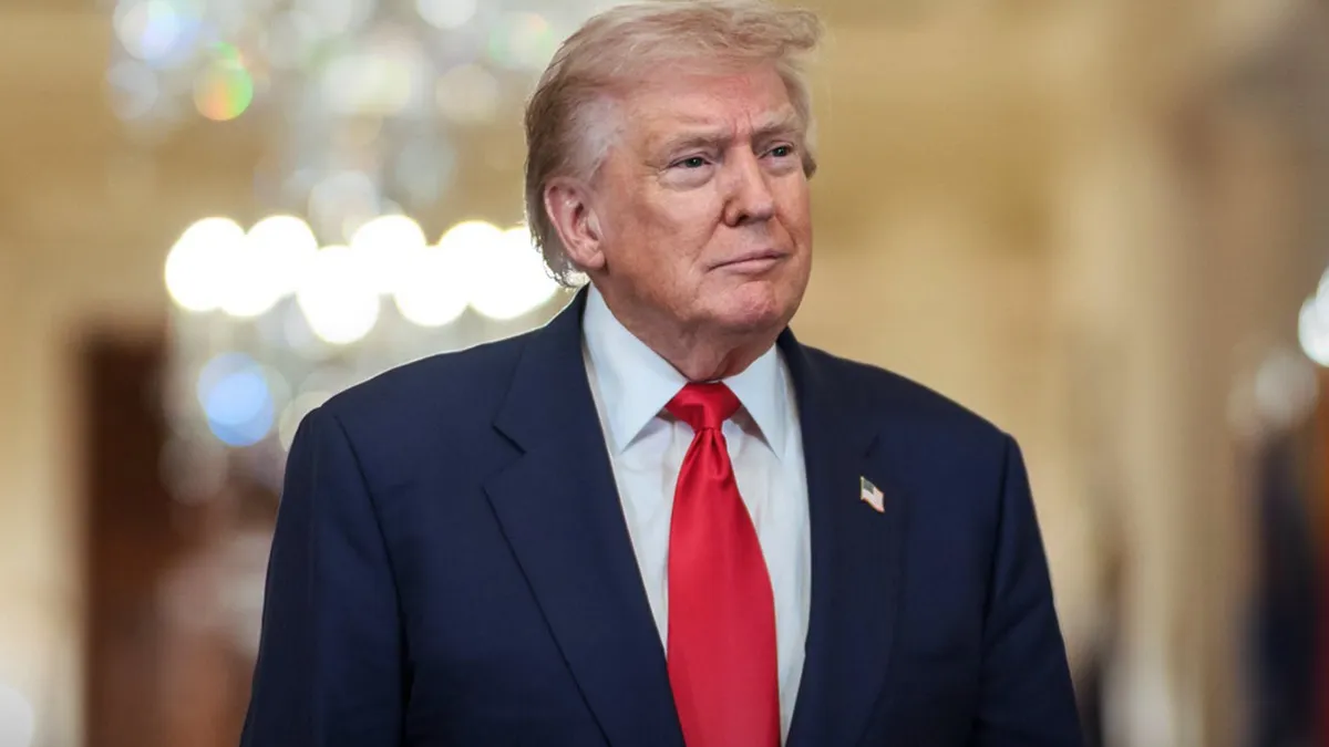 Trump ameninţă că va opri negocierile cu Iranul dacă Teheranul taxează navele din Strâmtoarea Ormuz