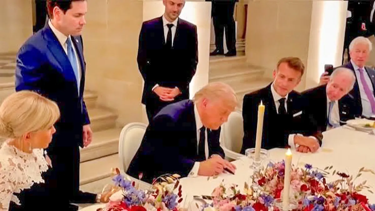 Donald Trump a semnat memorandumul cu Iranul în timp ce lua masa la Versailles