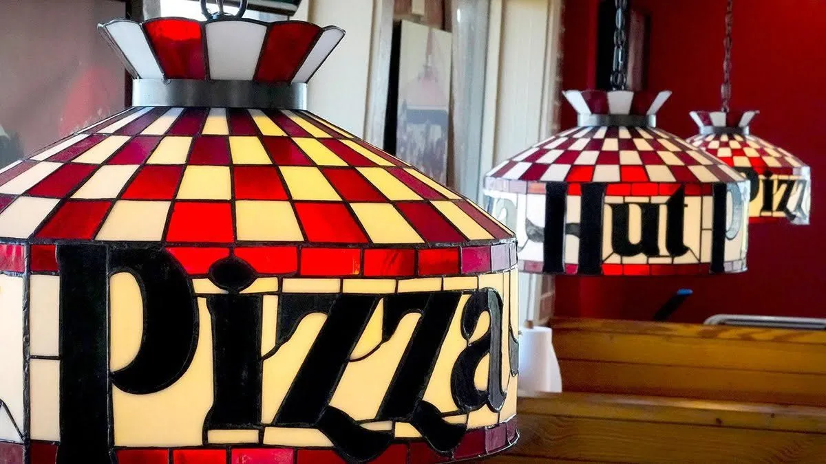 Yum Brands vinde Pizza Hut către LongRange Capital și Yum China într-o tranzacție totală de 2,7 miliarde de dolari