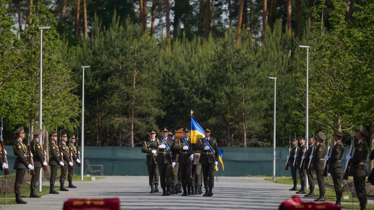 Reabilitarea unor figuri controversate ale naționalismului ucrainean de către Volodimir Zelenski a stârnit indignare din partea Israelului și a Poloniei