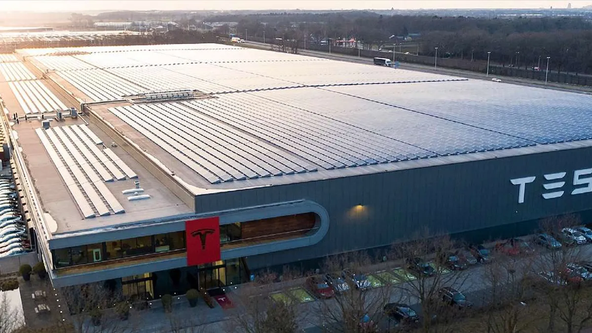 Tesla accelerează extinderea producției în Germania: încă 1.000 de angajați vor fi recrutați pentru uzina de lângă Berlin