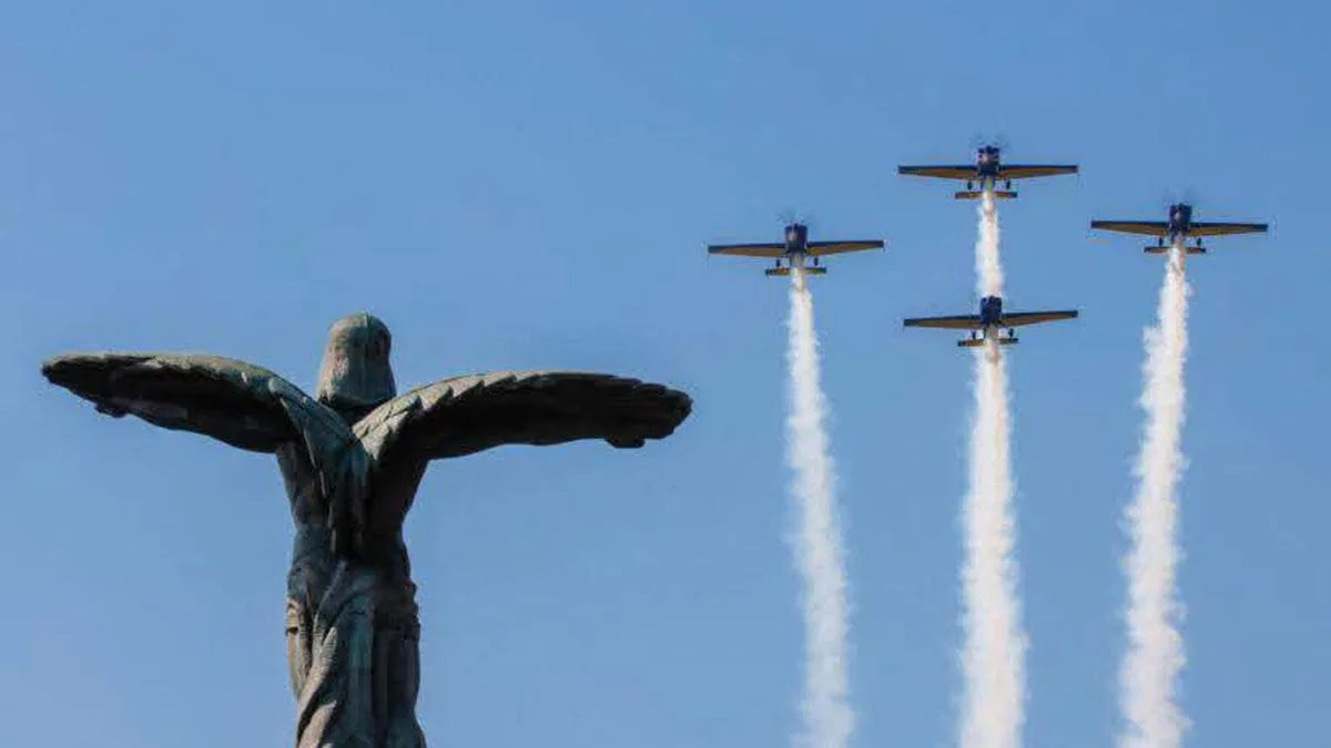 Ziua Aviației Române, marcată prin ceremonii militare și survol aerian în Piața Aviatorilor