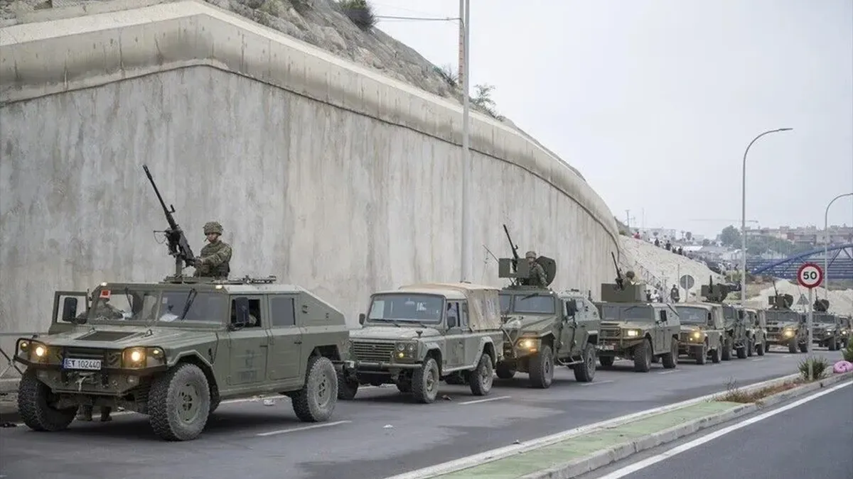 Spania desfășoară forțe militare, în timp ce sute de oameni trec în Ceuta din Maroc