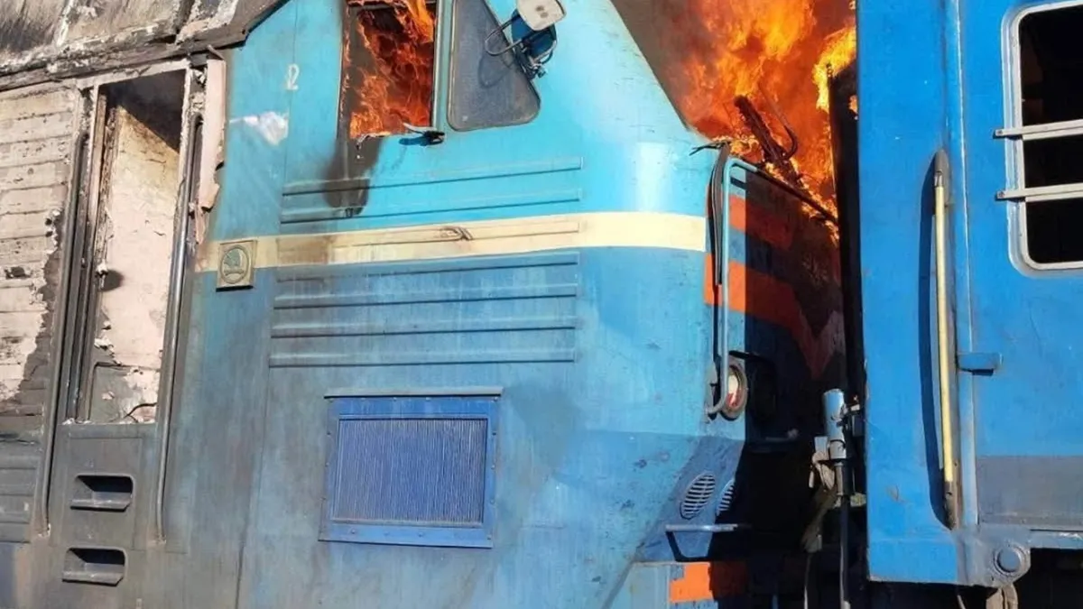 O dronă rusească a lovit un tren de pasageri în regiunea Zaporojie, un conductor a fost rănit