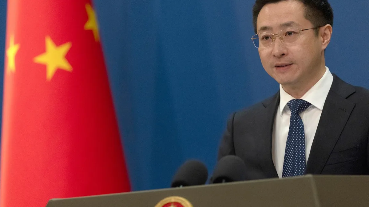 China avertizează că își va proteja interesele, după ce SUA extind sancțiunile împotriva Iranului
