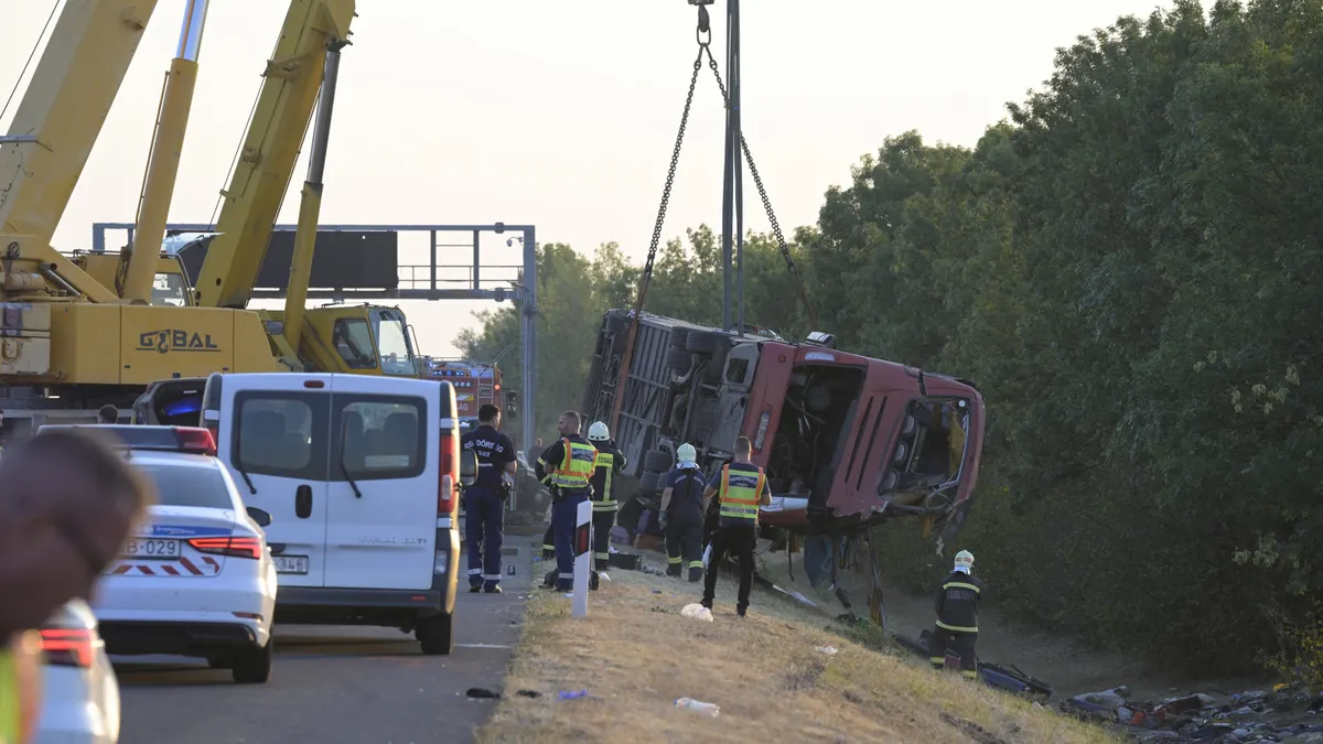 Polonia trimite un avion la Budapesta, după accidentul de autocar soldat cu moartea a 12 turiști polonezi