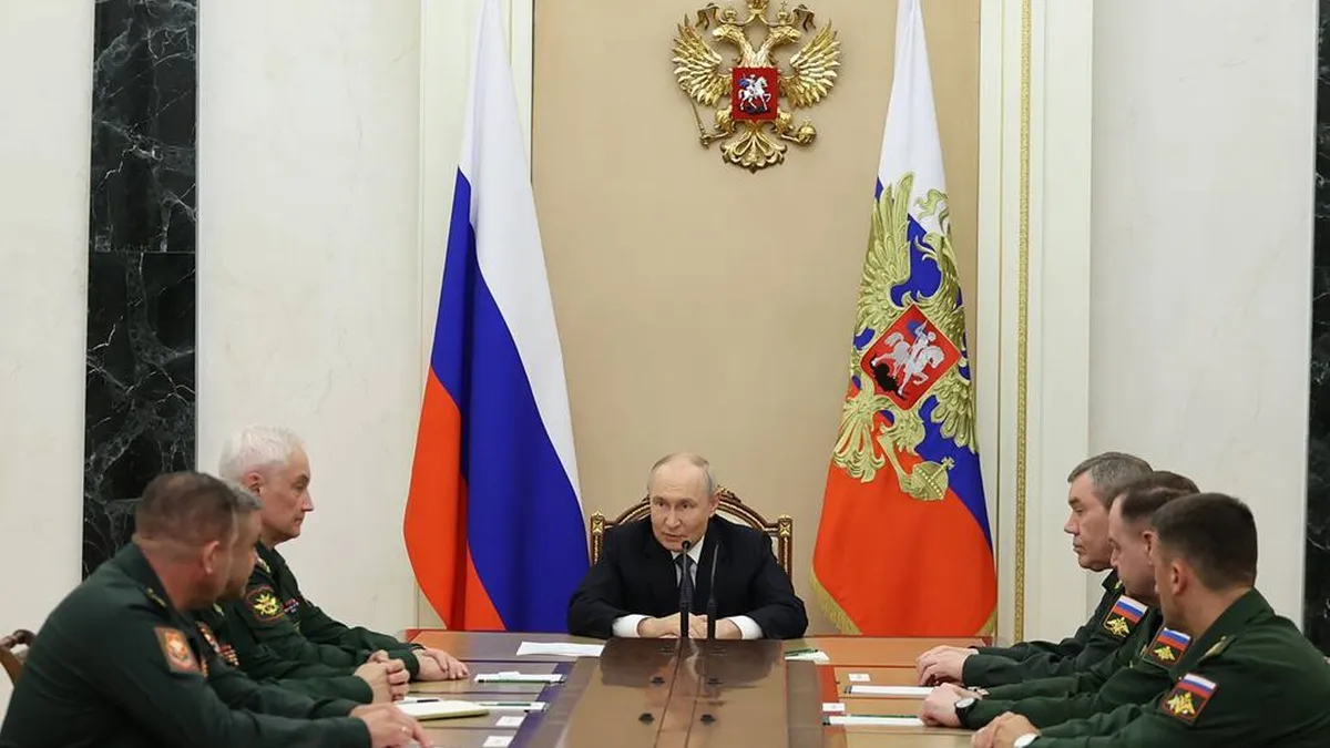 Vladimir Putin a anunțat miercuri o amplă remaniere la vârful armatei ruse, și a numit noi comandanți operaționali pentru războiul din Ucraina