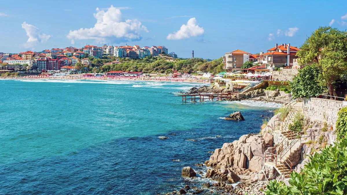 Schimbare importantă pe litoralul Bulgariei. Burgas instalează rampe electrice pentru accesul persoanelor cu mobilitate redusă la mare