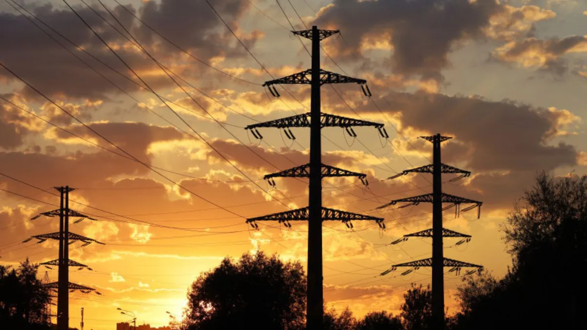 Criză în sistemul energetic, pe fondul caniculei. România ar putea importa peste 2.000 de MW la orele de vârf