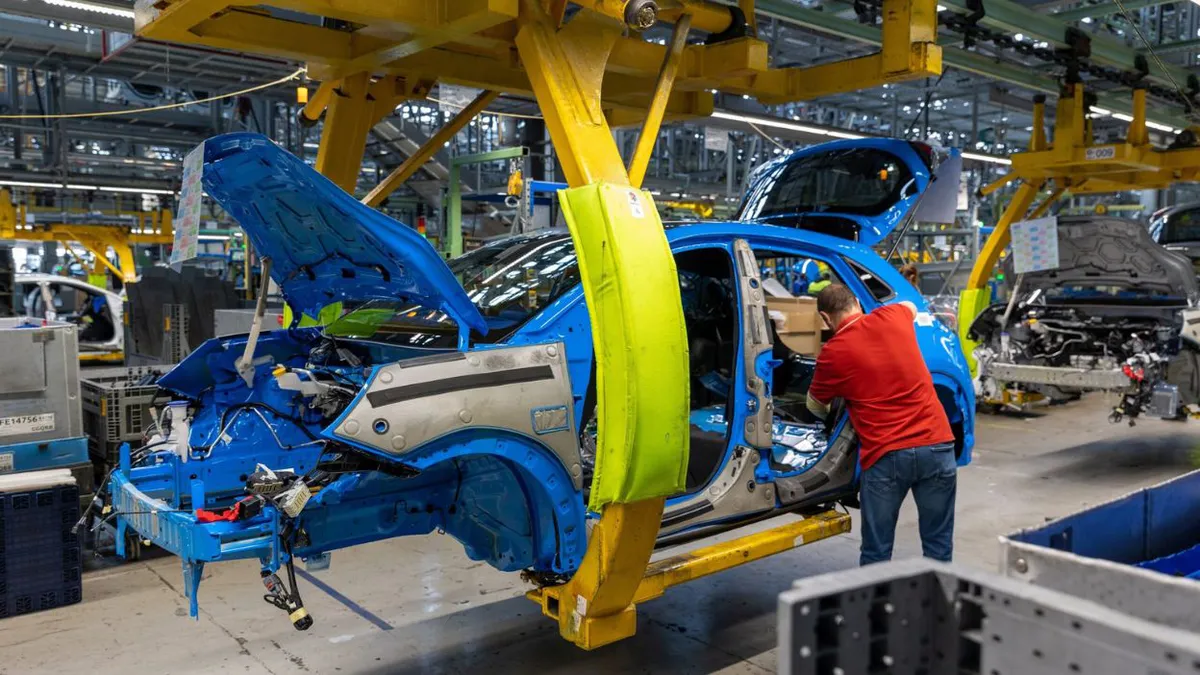 Ford dezminte că a oprit producția din cauza crizei energetice: Uzina din România este în vacanța de vară