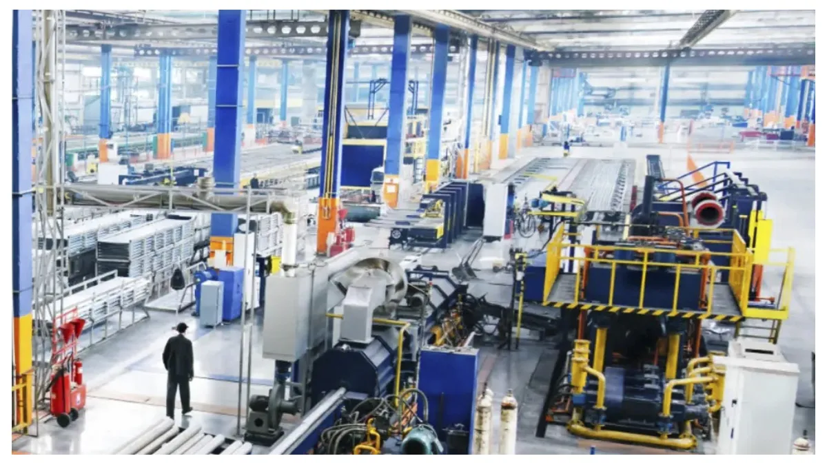 INS: Afacerile din industrie au scăzut uşor, cu 0,2%, în primele şapte luni din 2026