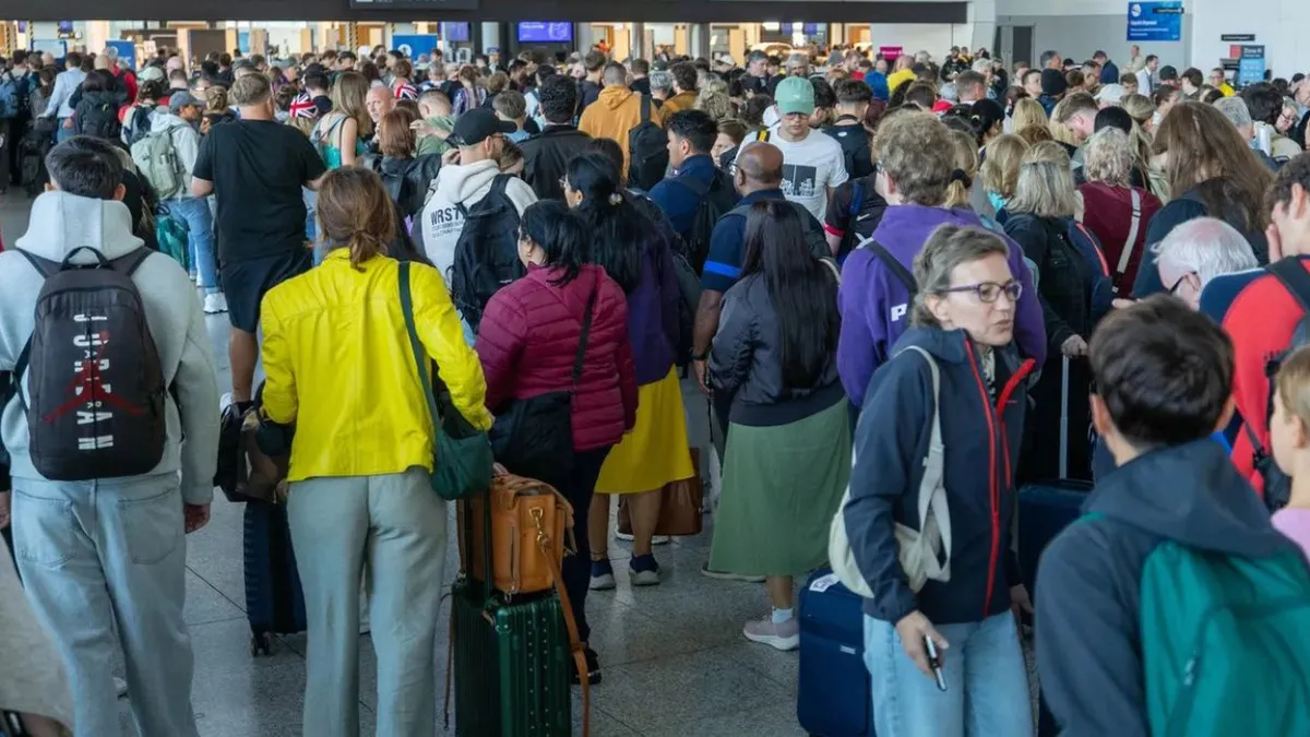 Haos pe aeroporturile din Marea Britanie: 177 de zboruri au fost anulate, cele mai multe la Heathrow