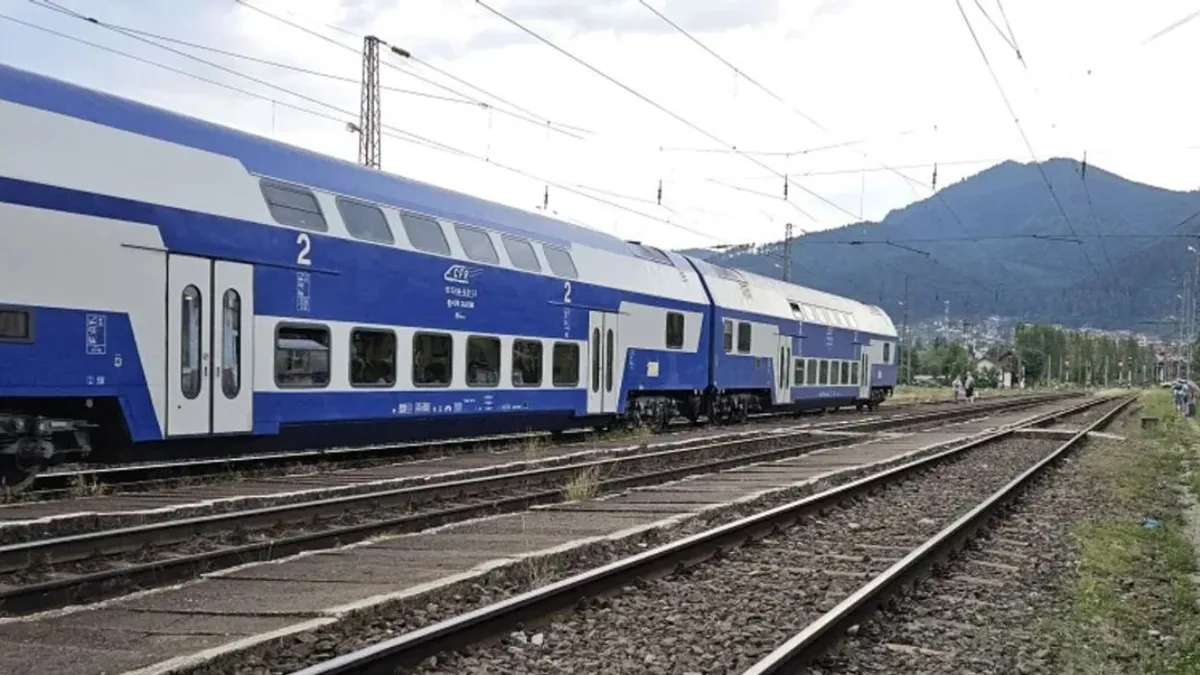 Circulația feroviară între Teiuș și Podu Mureș, întreruptă din cauza unei defecțiuni la șine. Un tren InterRegional Călători, blocat în gară