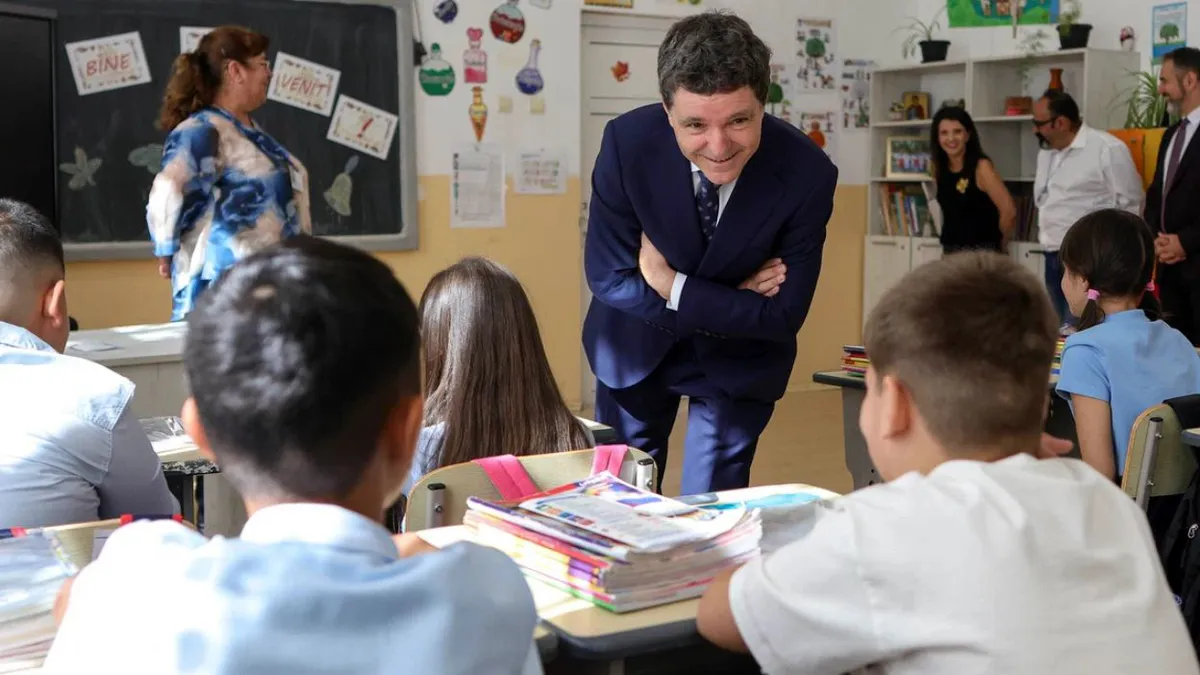 Nicușor Dan, despre școala din Curcani: „Este un model de urmat pentru comunități ca aceasta”