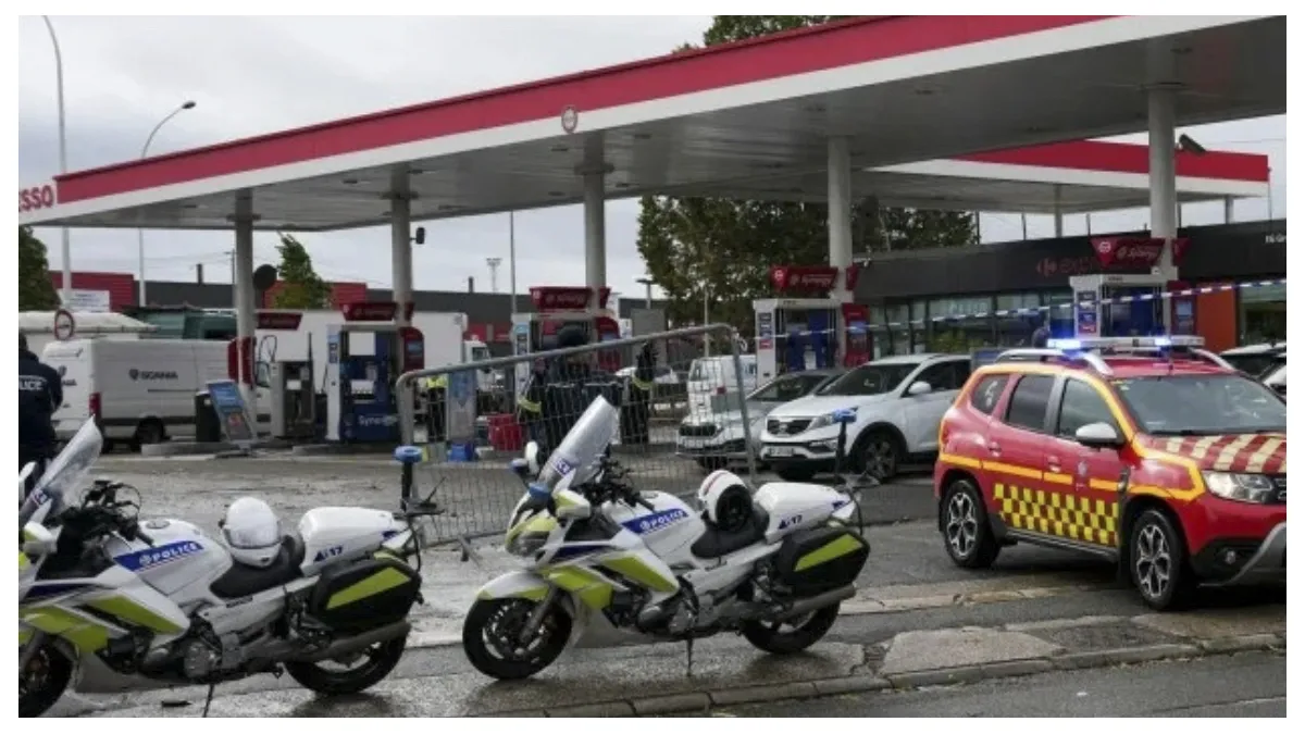 Un mort și patru răniți, inclusiv un copil, într-un atac armat cu mașina într-o suburbie a Parisului