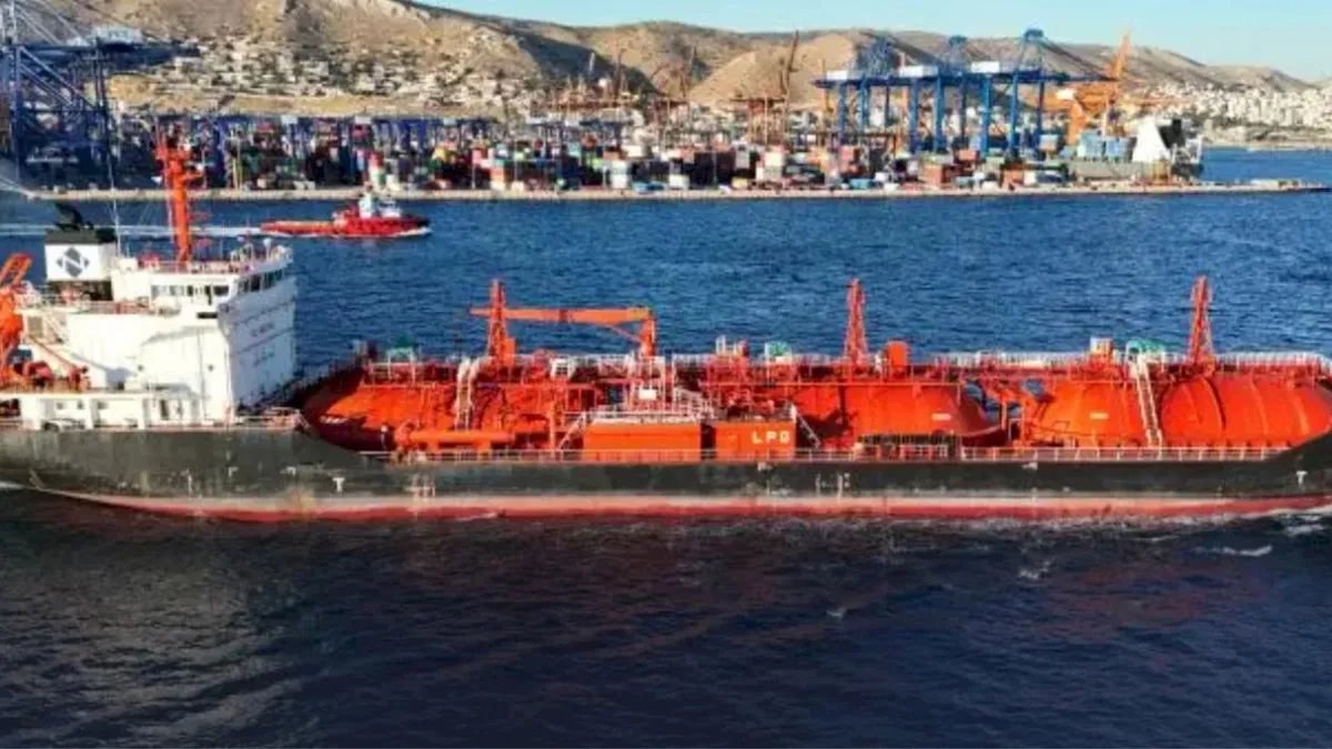 Alertă în Marea Neagră, lângă Sulina: Opt marinari dați dispăruți după izbucnirea unui incendiu la bordul unui petrolier
