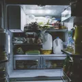 Cum să dezgheţi corect frigiderul. Cât de des trebuie scos din priză şi curăţat
