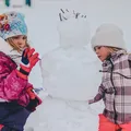 Vacanţă de iarnă în februarie. Şcoli închise timp de două săptămâni în România