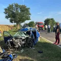 Opt răniţi într-un accident în judeţul Timiş după ce un bărbat de 39 de ani a virat brusc şi a lovit un microbuz