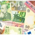 Se schimbă banii! Când vor ține românii noile bancnote euro în mână. Data la care Leul va deveni istorie în România