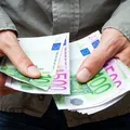 Salariul primit de un angajat care muncește 5 ore pe săptămână. În această țară muncesc foarte mulți români