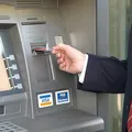 Ce se întâmplă dacă apeși de două ori acest buton la bancomat. Trucul cunoscut doar de programatori