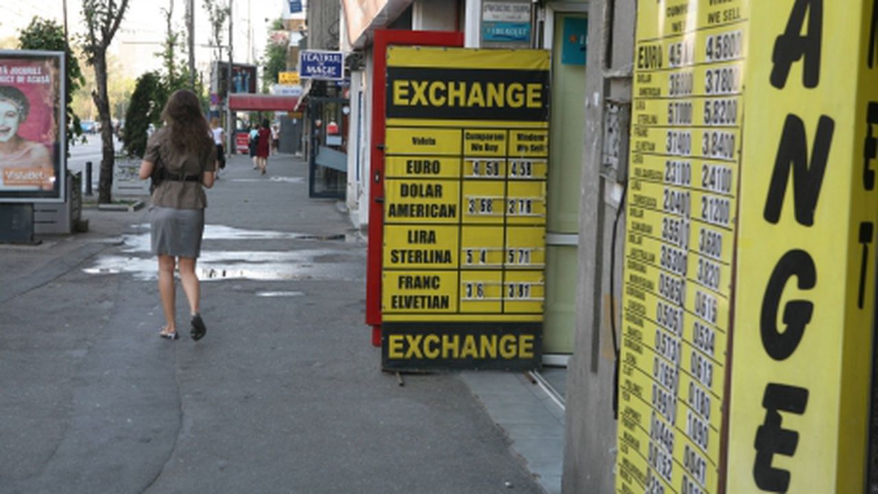 Curs Valutar Bnr 15 Februarie 2018 Euro Este Tot Mai Aproape De Pragul De 4 66