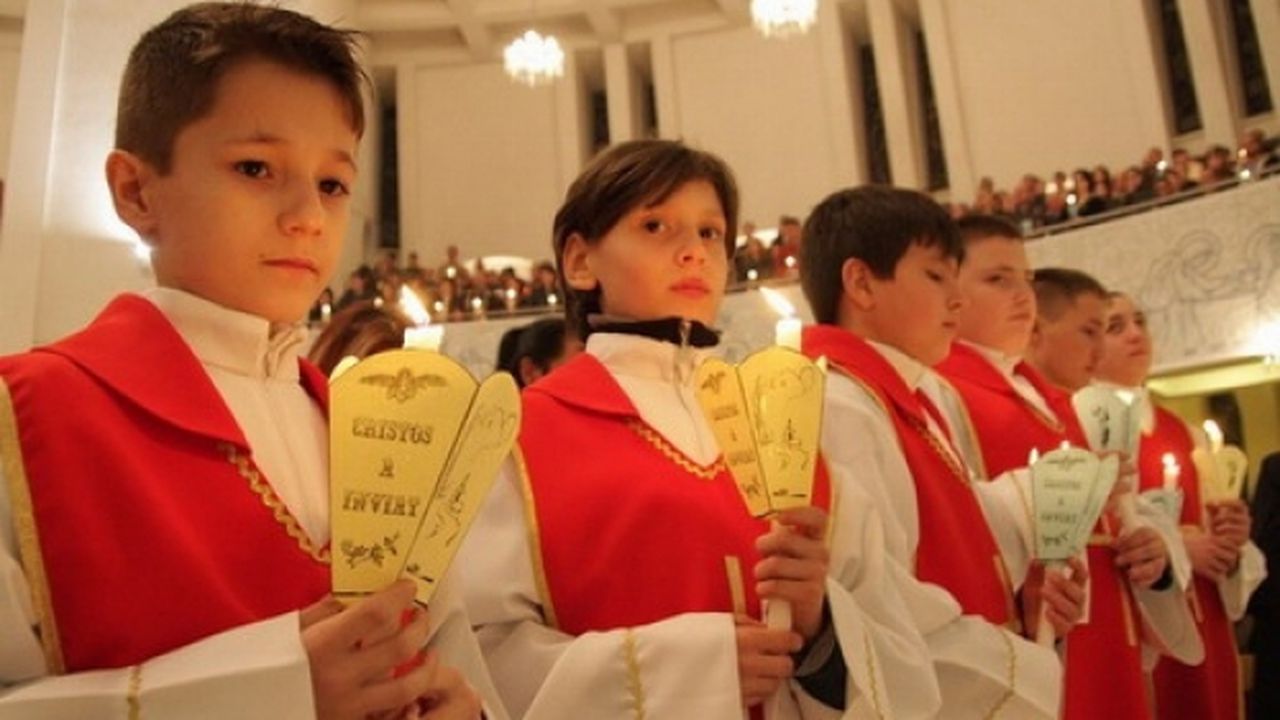 Pastele Catolic 2018 Cele Mai Importante TradiÅ£ii Si Obiceiuri De Ce AsteaptÄƒ Fetele SÄƒ Fie Udate
