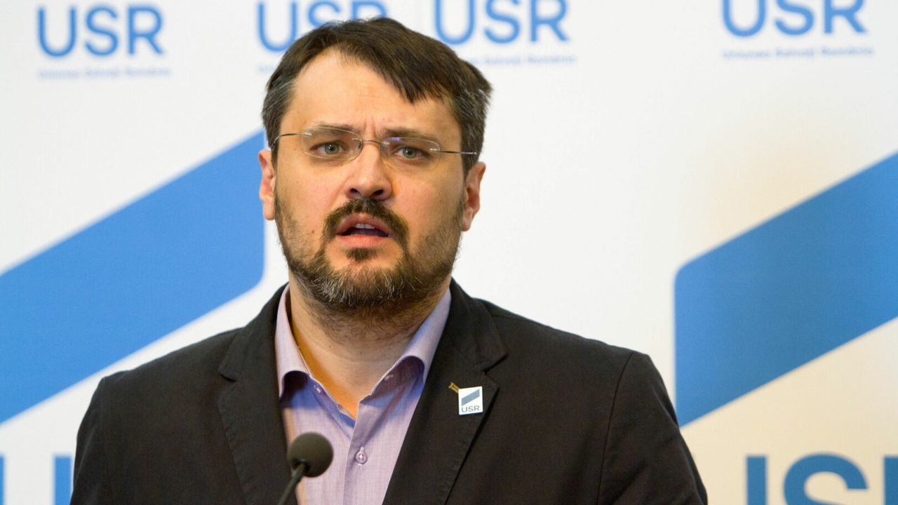 Tensiuni în coaliţie. Cristian Ghinea acuză PNL că a ...